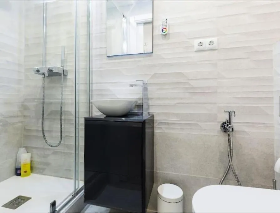 ברצלונה Near Fcb Stadium Up To 8 One Car Free Parking 0*,  ספרד