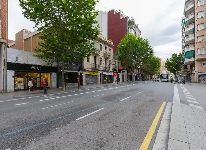 ברצלונה Near Fcb Stadium Up To 8 One Car Free Parking